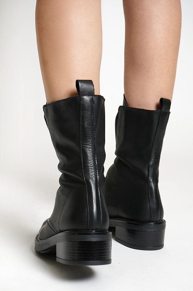 Art Leather Zip Boots / needs pricing FOOTWEAR Eccellenza Donna 