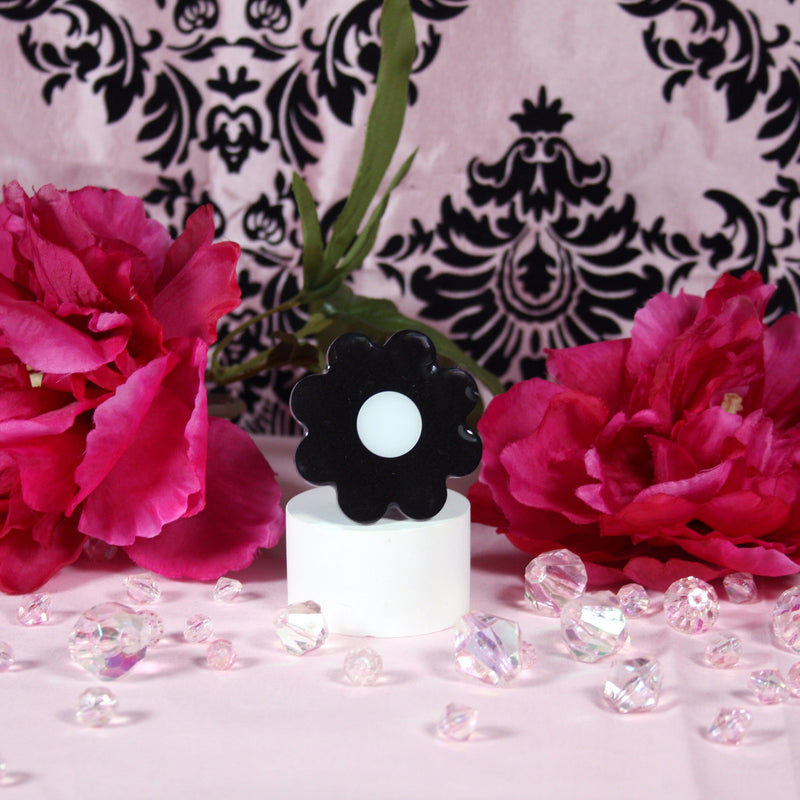 Daisy Phone Grip - Black/White - Noctex - A Shop of Things A Shop of Things, android, Faire, galaxy phone, iphone, samsung Phone Accessories